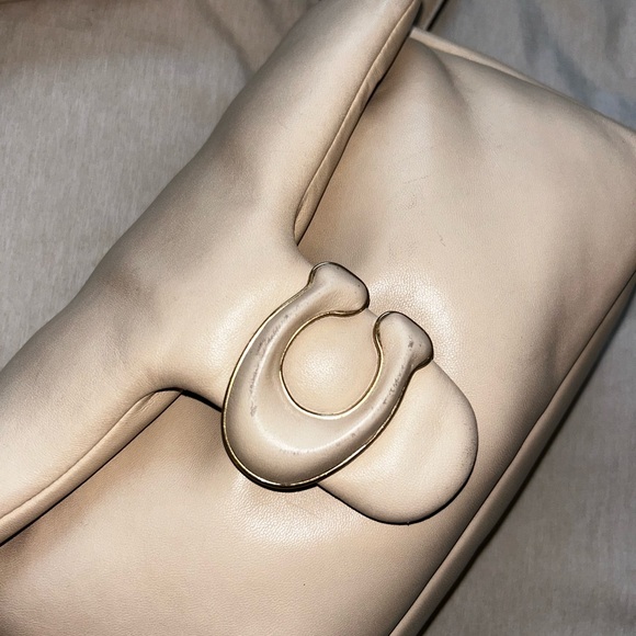 Beige Coach pillow tabby bag - Picture 2 of 6